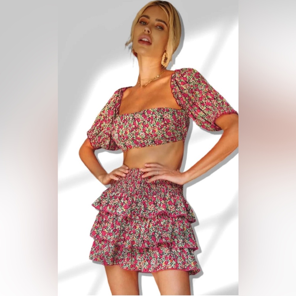 🦄NWOT SHEIN Floral 2 Piece Crop Top and Skirt, Medium